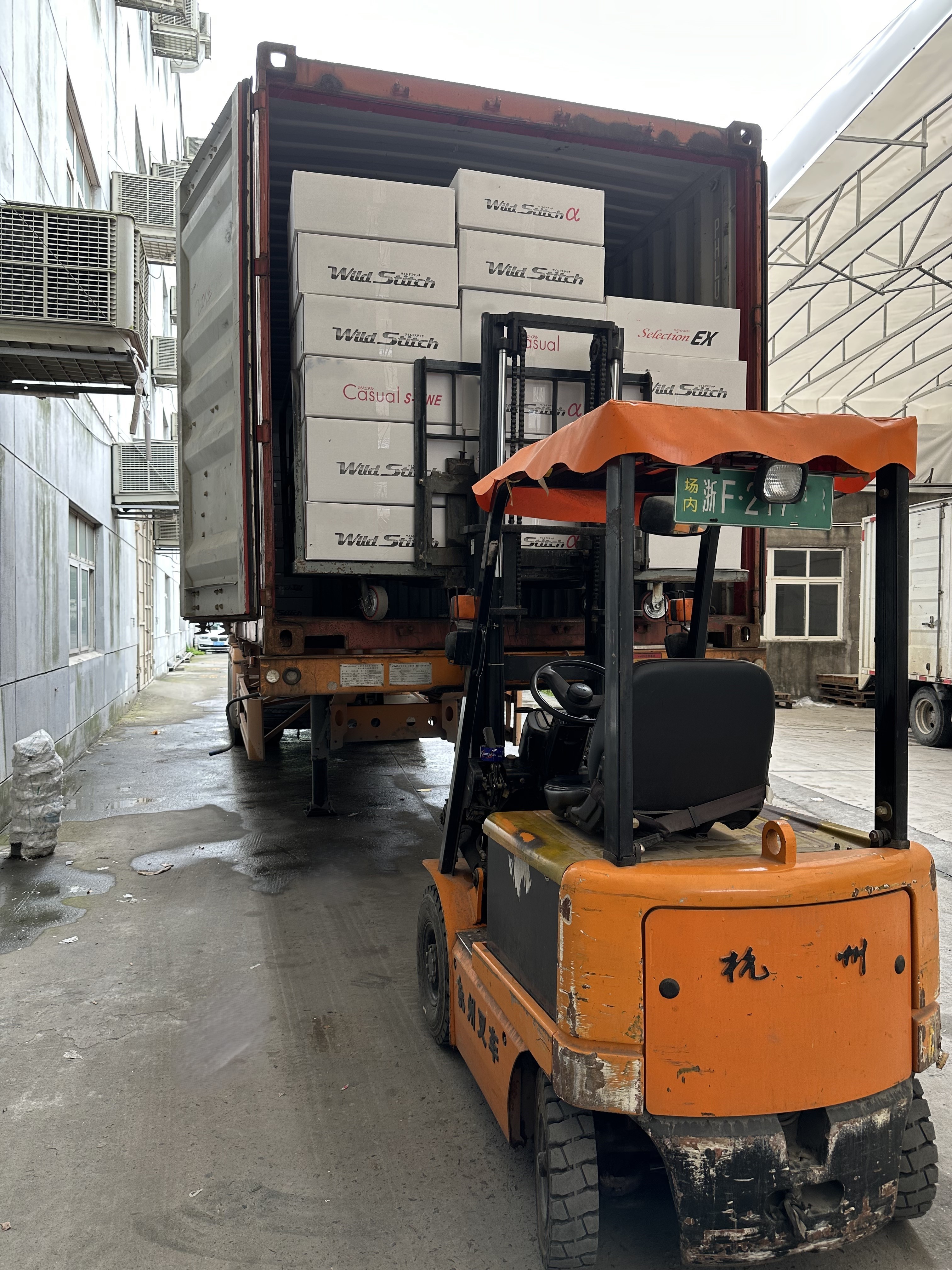 Zhejiang Tianmei Auto Seat Cover Co., Ltd. regelt vandaag de verzending met gegarandeerde kwaliteit en capaciteit!