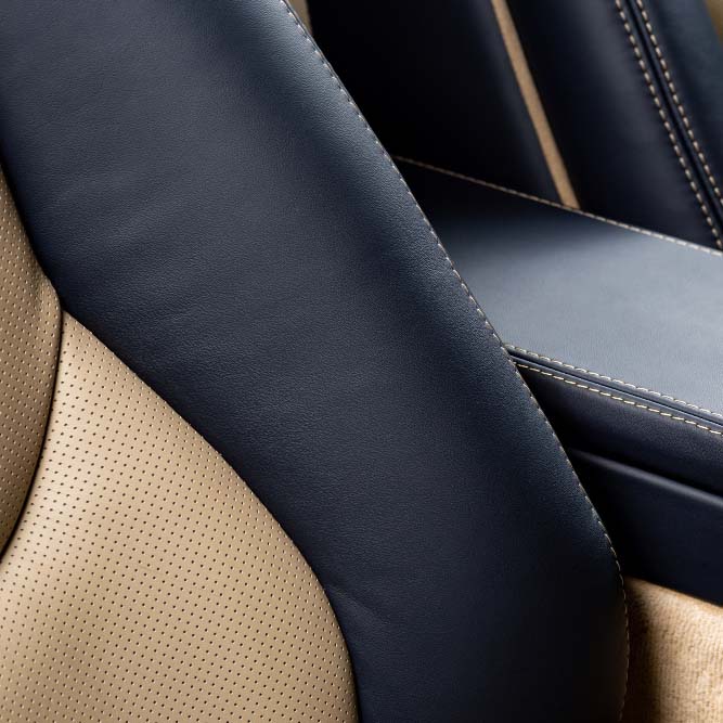 Kleurrijke patchwork autostoelhoes